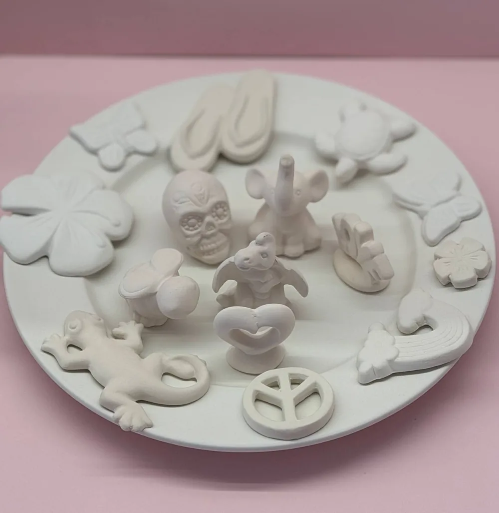 Tray with mini figurines to choose from