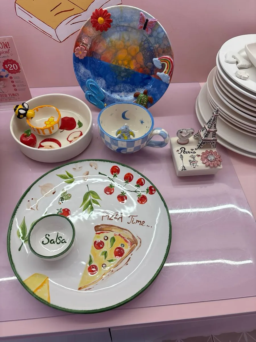 Pieces with figurines in the studio